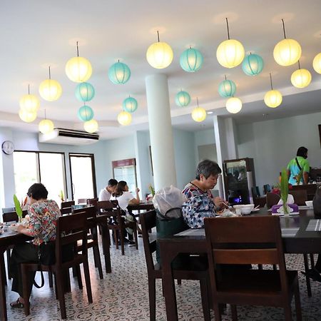 Menam Resort Nakhon Pathom Exteriör bild
