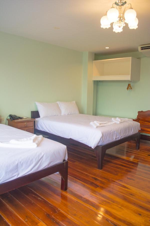 Menam Resort Nakhon Pathom Exteriör bild