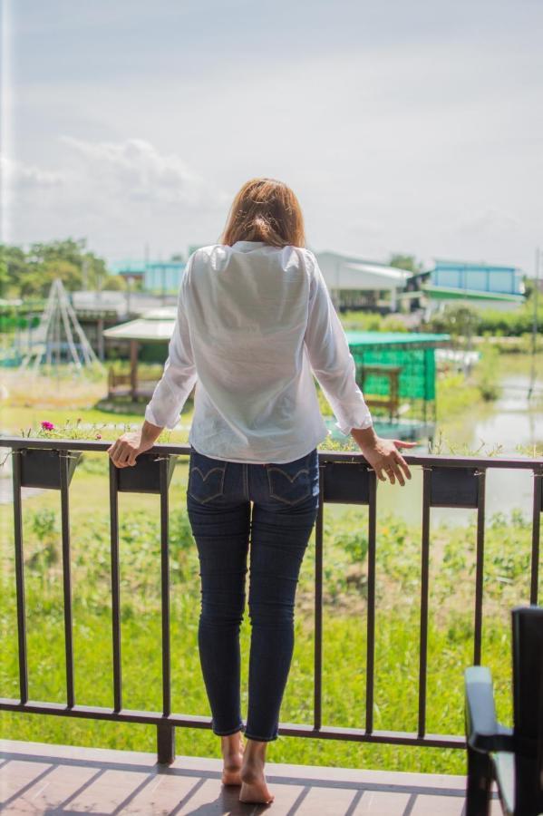 Menam Resort Nakhon Pathom Exteriör bild
