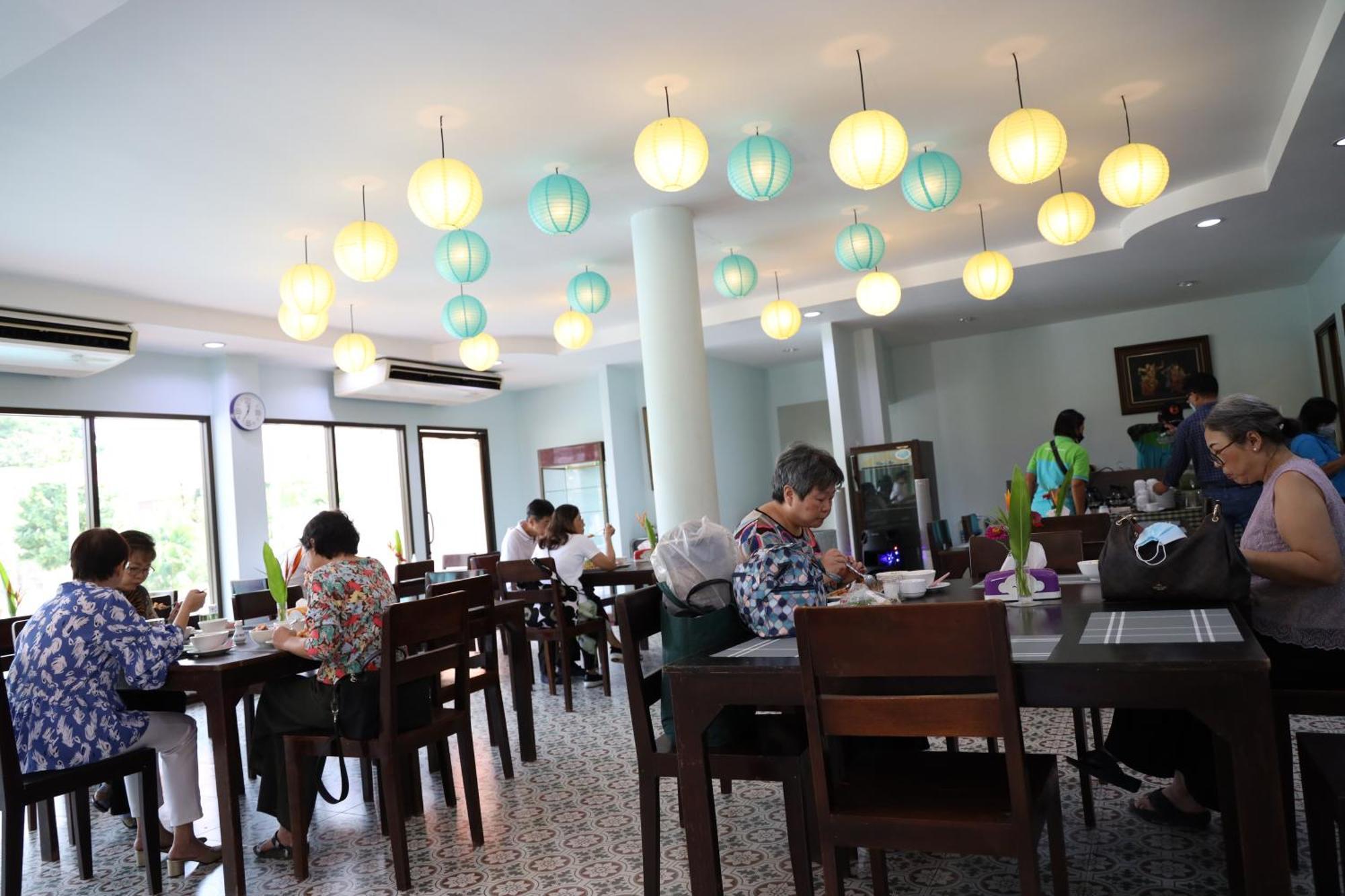 Menam Resort Nakhon Pathom Exteriör bild