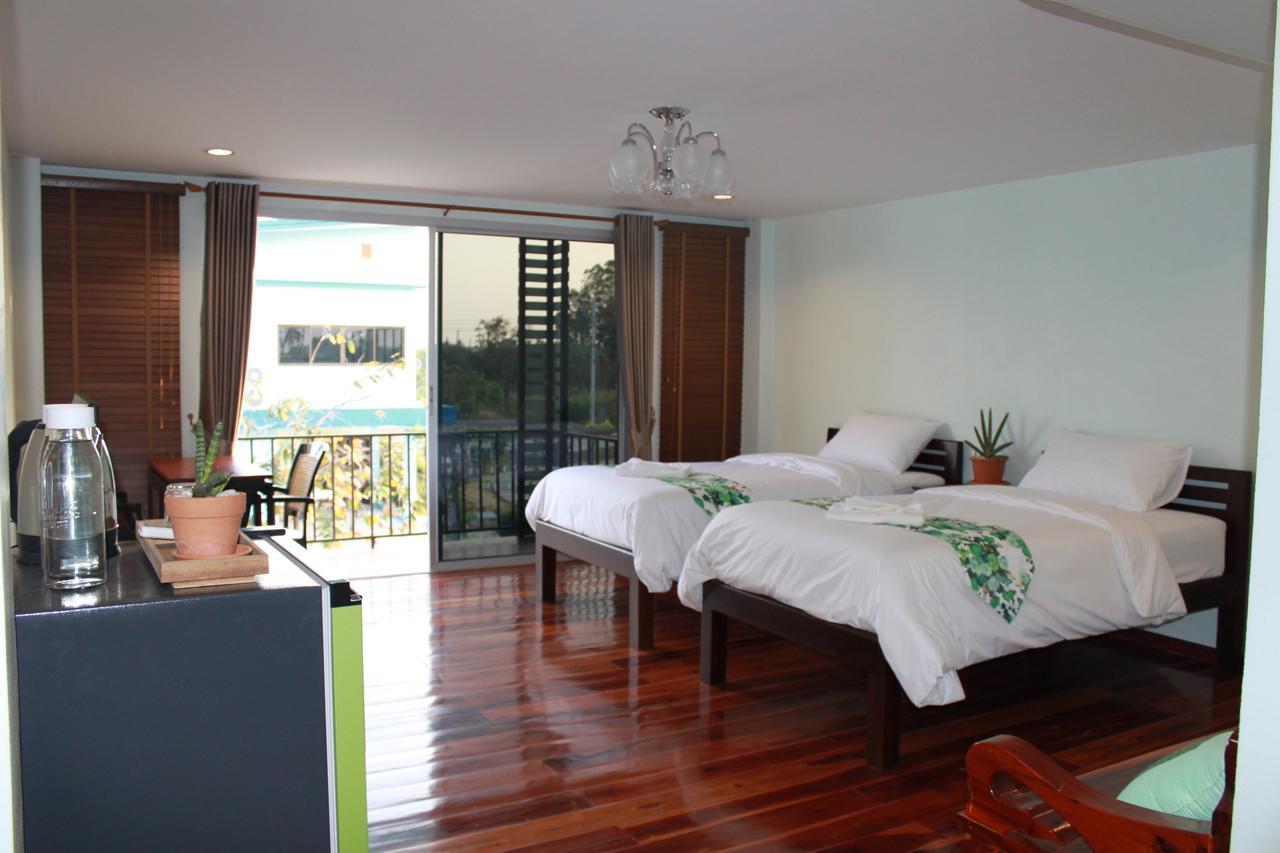 Menam Resort Nakhon Pathom Exteriör bild