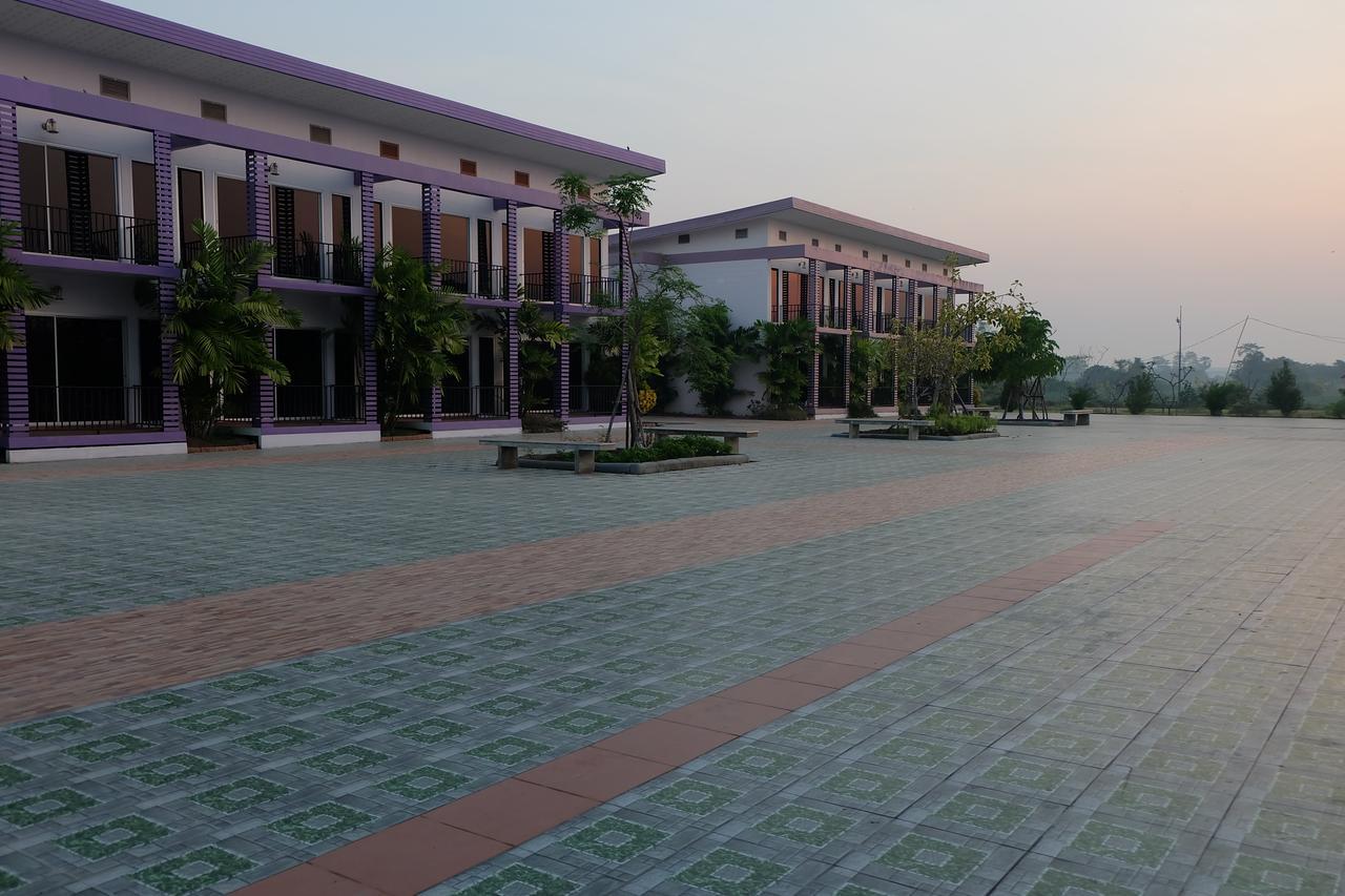 Menam Resort Nakhon Pathom Exteriör bild