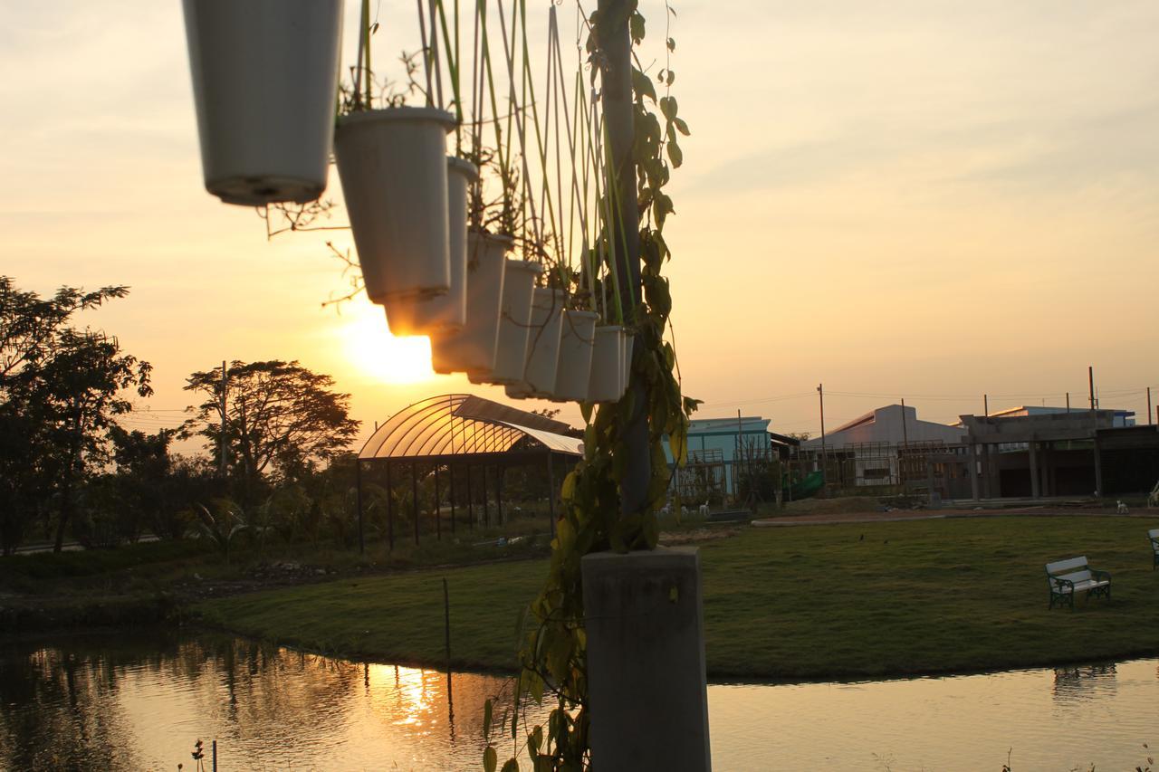 Menam Resort Nakhon Pathom Exteriör bild