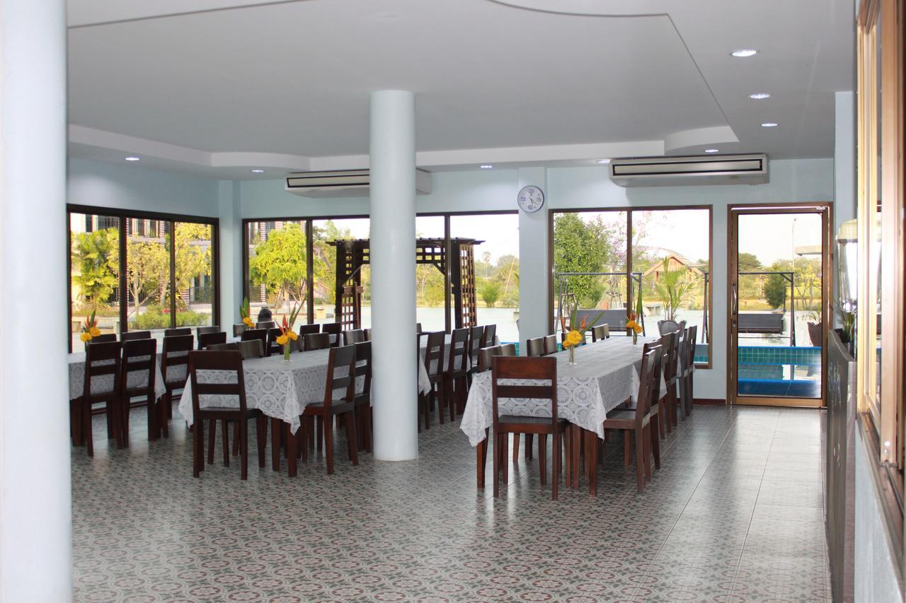 Menam Resort Nakhon Pathom Exteriör bild