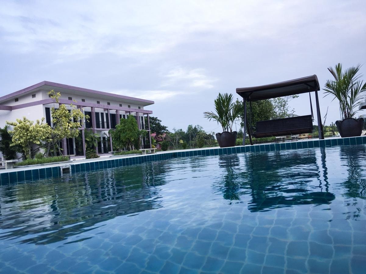 Menam Resort Nakhon Pathom Exteriör bild