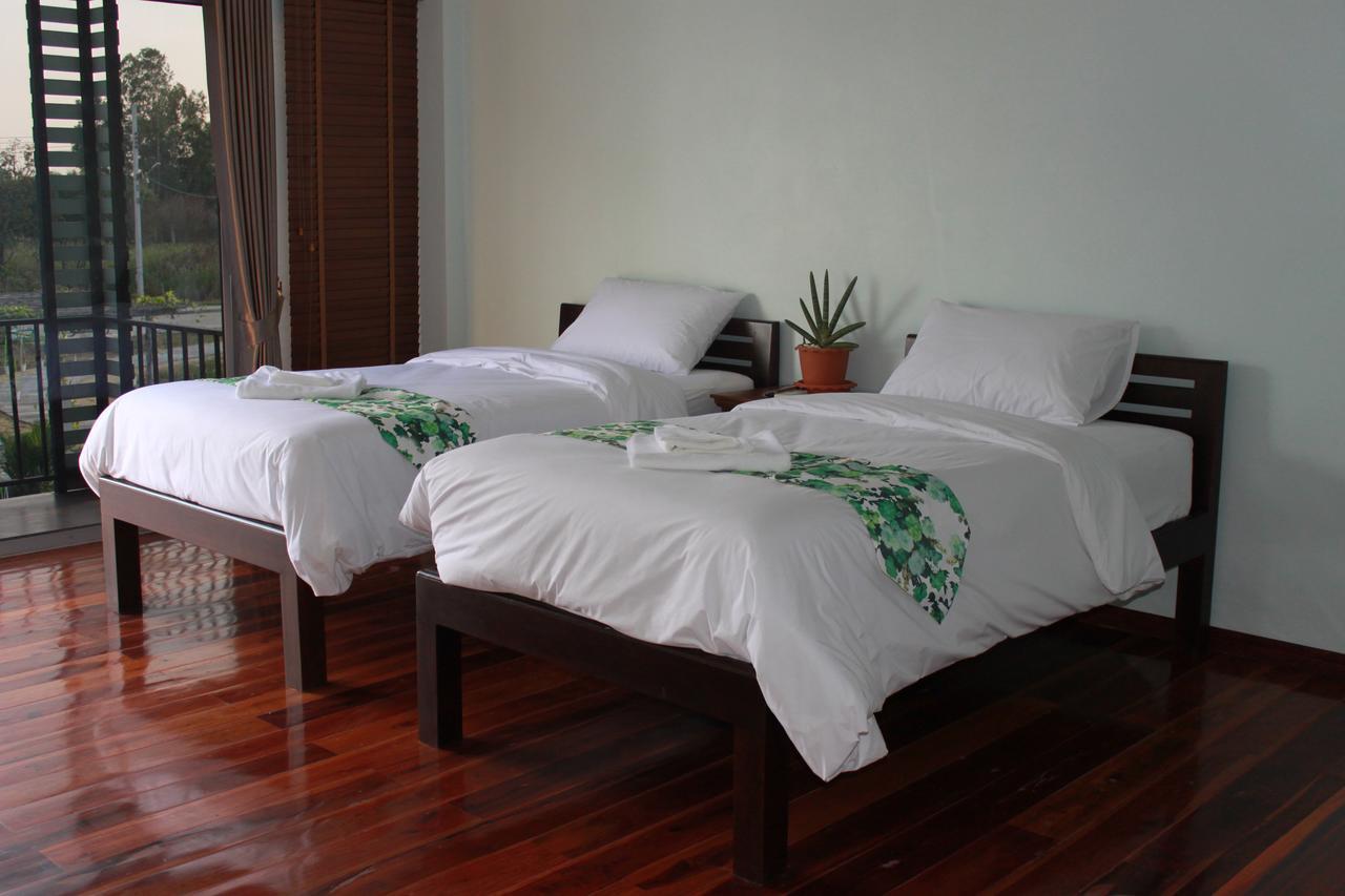 Menam Resort Nakhon Pathom Exteriör bild